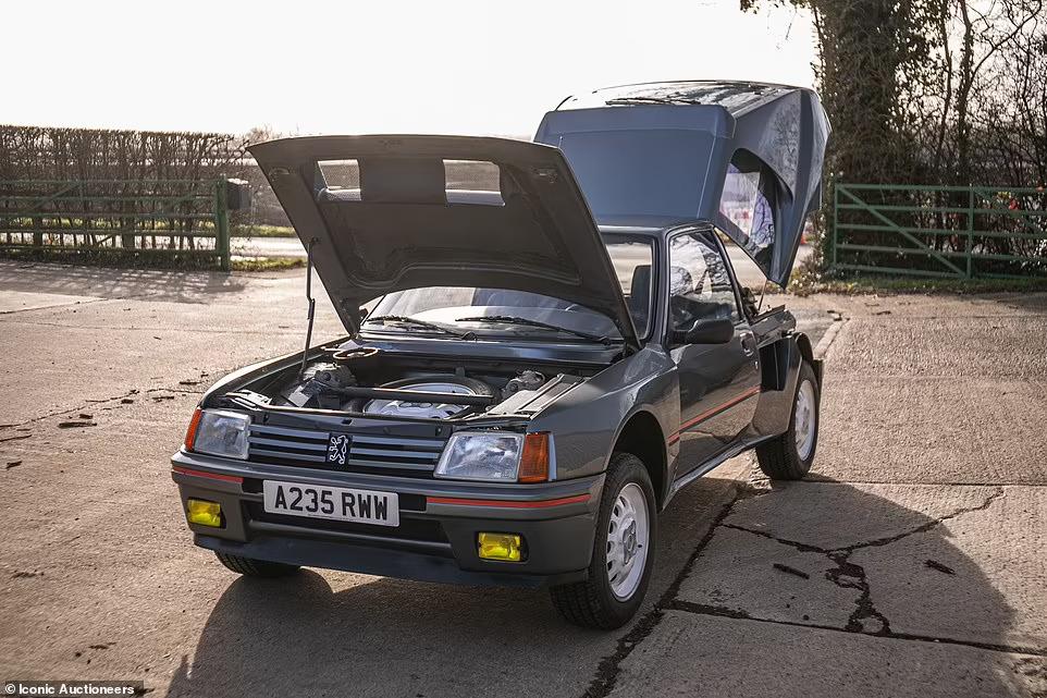Cu cât se licitează un Peugeot 205 Turbo 16 din 1985. Maşina prinde 100 de km/oră în 6 secunde şi are doar 16 mii de km parcurşi