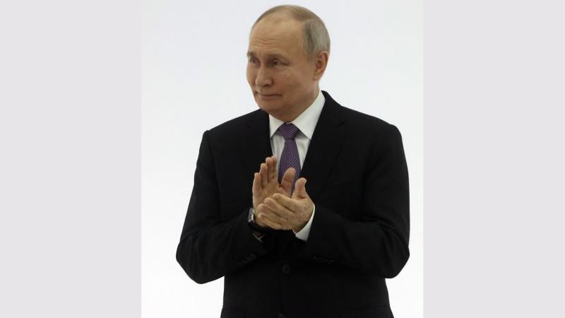 Peste jumătate de milion de ruşi s-au angajat în industria de apărare în ultimul an şi jumătate. Putin, satisfăcut Peste jumătate de milion de ruşi s-au angajat în industria de apărare în ultimul an şi jumătate. Putin, satisfăcut