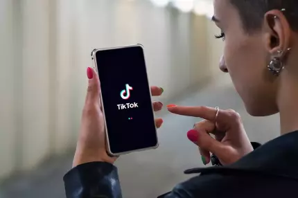 UE lansează o anchetă împotriva TikTok. Se cercetează dacă platforma ar fi încălcat normele de protecţie a minorilor UE lansează o anchetă împotriva TikTok. Se cercetează dacă platforma ar fi încălcat normele de protecţie a minorilor