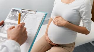 Analize gratuite în cel mult 5 zile pentru femeile gravide, indiferent de perioada lunii sau plafoanele CNAS. Proiect de lege USR