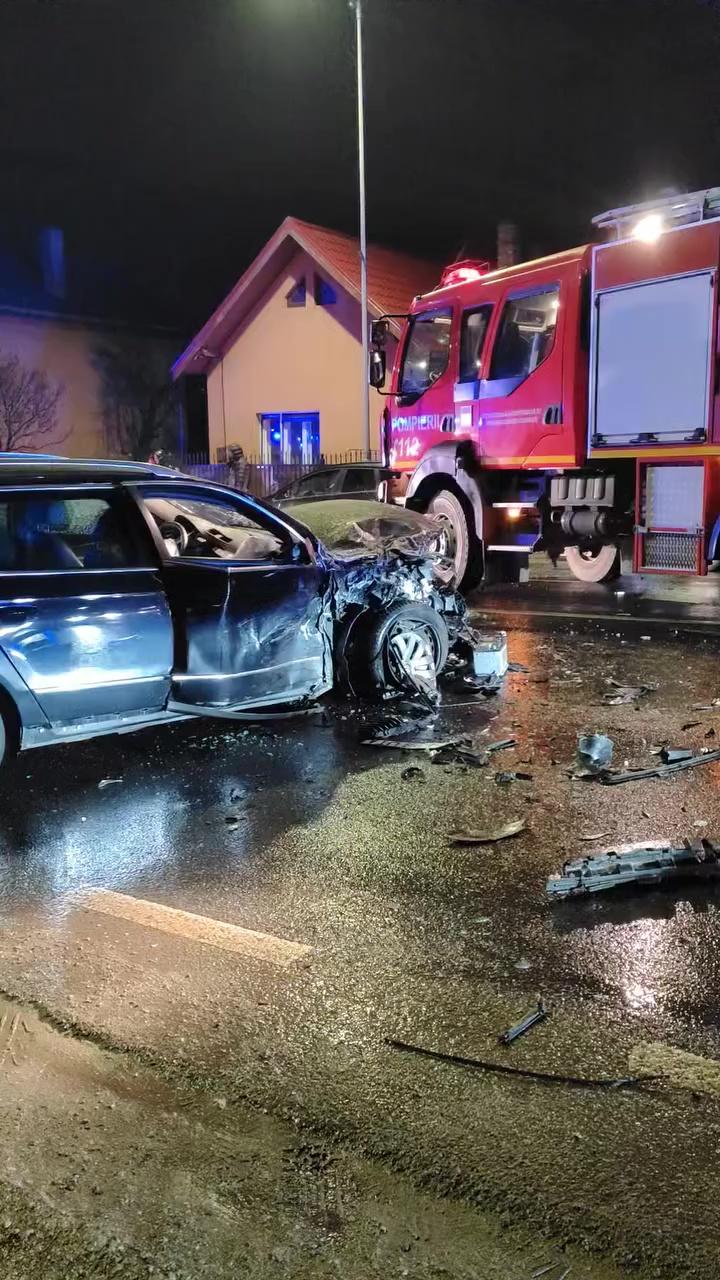 Un tânăr de 25 de ani rupt de beat a provocat accidentul grav din Floreşti cu 4 victime. Un bebeluş care nu se afla în scaun special a fost rănit