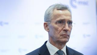 Şeful NATO, declaraţie în premieră: Kievul are voie să lovească ţinte militare ruseşti din afara Ucrainei