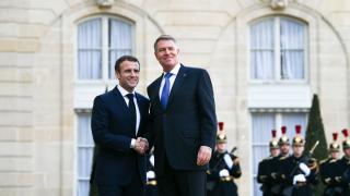 Klaus Iohannis se întâlneşte la Paris cu Emmanuel Macron şi alţi lideri NATO. Aliaţii vor discuta despre războiul din Ucraina