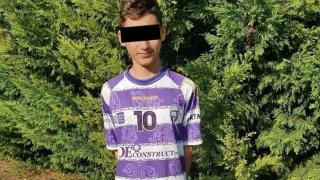 El este adolescentul care s-a stins sub ochii colegilor, pe un teren de fotbal din Timiș. În urmă cu un an, Chris suferise o operație de inimă