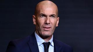 Zinedine Zidane îşi pregăteşte revenirea în fotbal după o pauză de 3 ani. Francezul a lăsat un indiciu şi despre viitoare destinaţie: "De ce nu? E posibil orice"