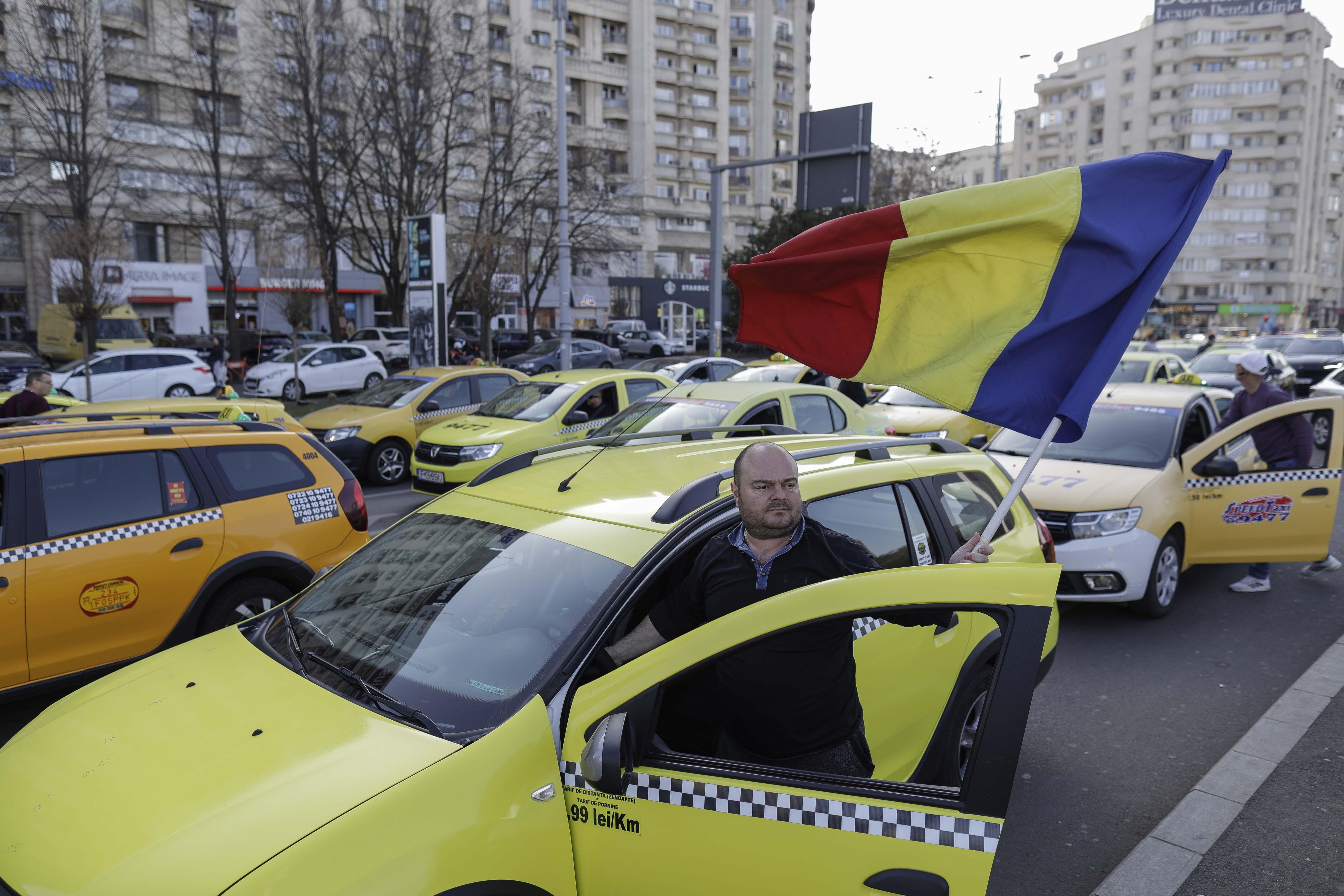 Taximetriştii intră în greva foamei, după 3 zile de proteste. Guvernul are nevoie de o lună pentru a le analiza solicitările