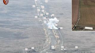 "Drumul morţii" pentru ruşi. Armata ucraineană a distrus 25 de blindate inamice pe o fâşie de teren de 300 de metri