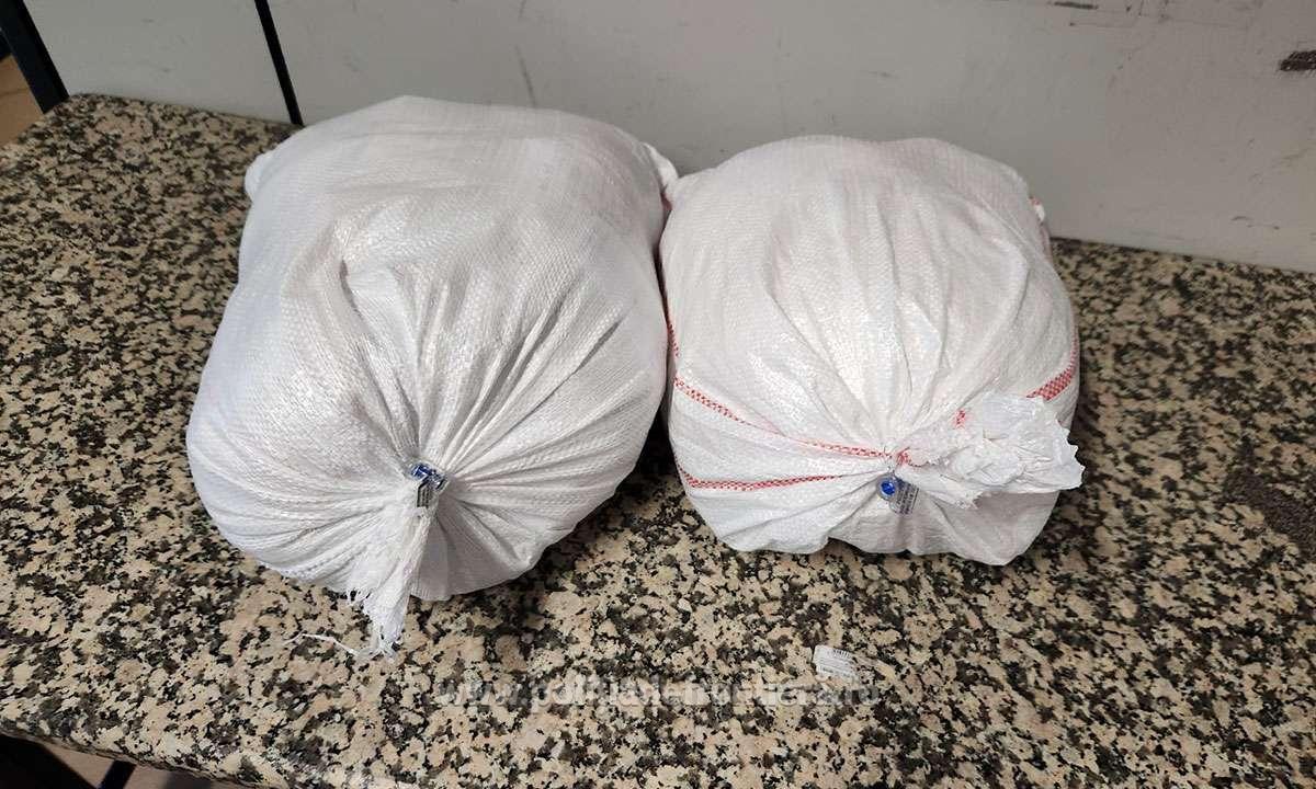 Averea de 19 kg adusă din Turcia de o româncă de 51 de ani, pe Aeroportul Otopeni. A îndesat prada în bagajul de mână