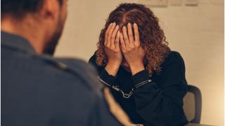 O italiancă arestată la domiciliu a mers la poliție și a cerut să fie dusă la închisoare pentru că nu mai suporta să stea în casă cu mama ei