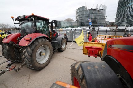 Comisia Europeană retrage proiectul pentru reducerea consumului de pesticide, în urma protestelor fermierilor din Europa