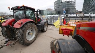 Comisia Europeană retrage proiectul pentru reducerea consumului de pesticide, în urma protestelor fermierilor din Europa