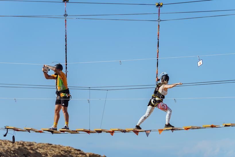 Power Couple România – La bine și la greu, 7 februarie 2024. Cum au făcut faţă Emi şi Mădălina la proba de pe podul suspendat