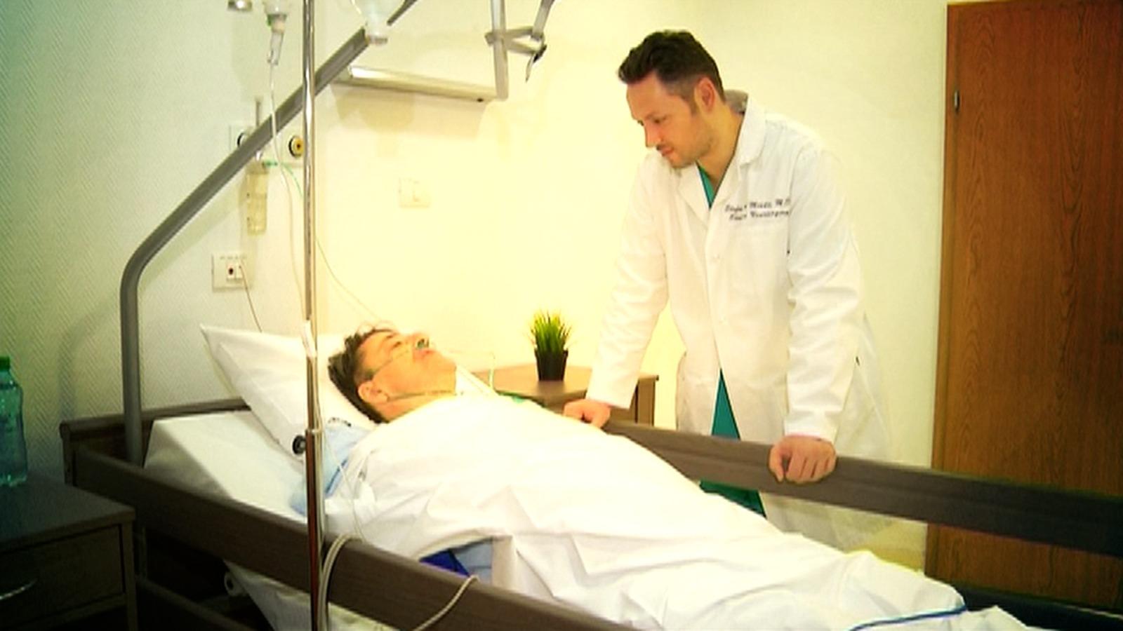 A plătit 12.000 de euro pentru implanturi de câteva sute de lei, apoi a paralizat. Ştefan Mindea, "medicul-preot", neagă acuzaţiile de înşelăciune