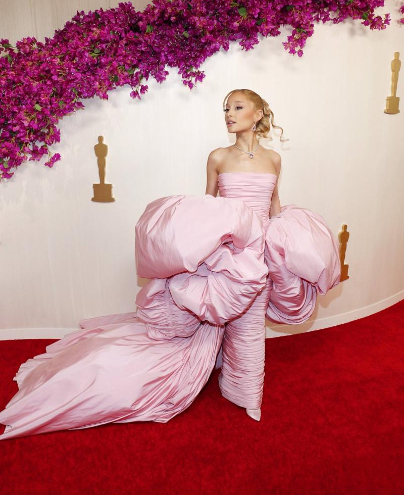 Cele mai bune ţinute de la Oscar 2024. Apariţii inedite pe covorul roşu Cele mai bune ţinute de la Oscar 2024. Apariţii inedite pe covorul roşu