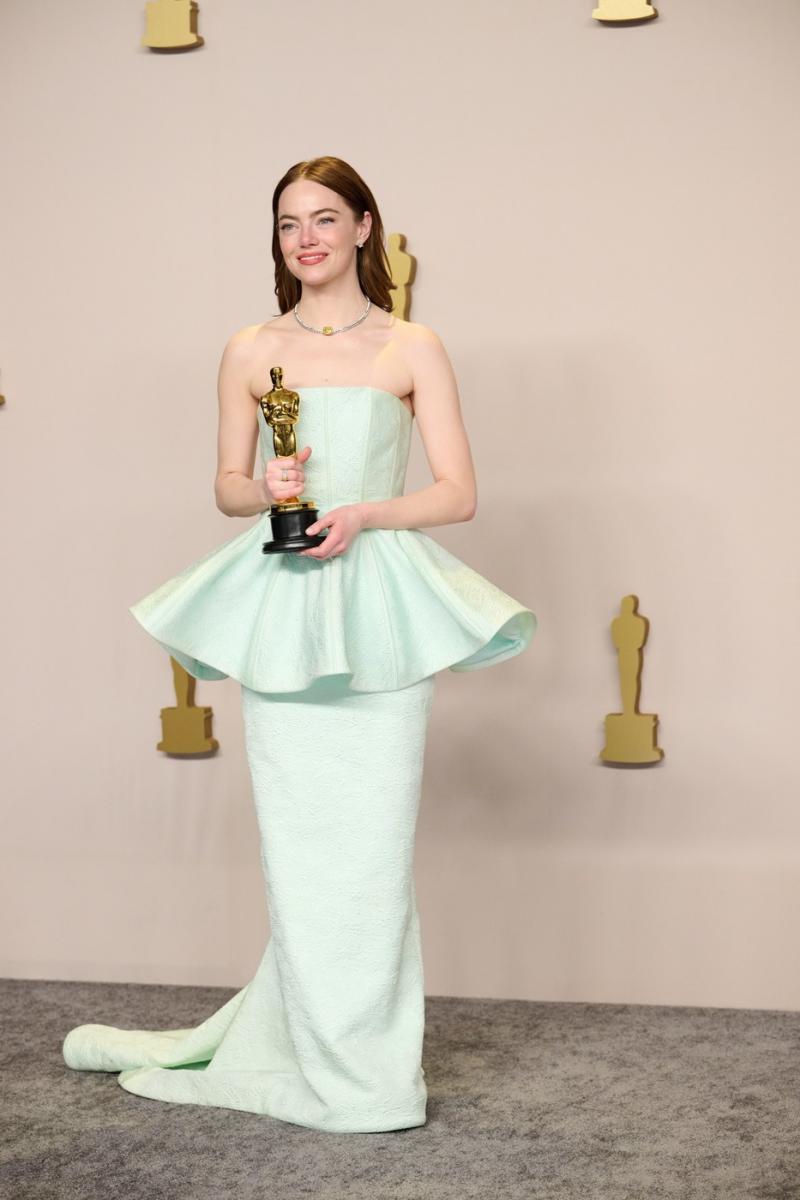 Cele mai bune ţinute de la Oscar 2024. Apariţii inedite pe covorul roşu Cele mai bune ţinute de la Oscar 2024. Apariţii inedite pe covorul roşu