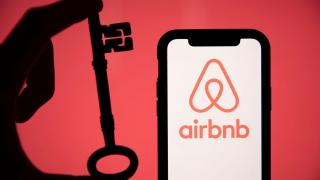 Airbnb interzice camerele de supraveghere în interiorul spaţiilor de cazare. Măsură aplicată la nivel mondial