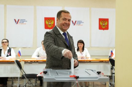 Dmitri Medvedev a înjurat România că are "obrăznicia" de cere tezaurul înapoi: "Duceți-vă-n…"