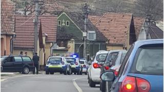Accident cumplit în judeţul Sibiu. Fetiță de 8 ani în comă, după ce a fost lovită grav de o maşină pe trecerea de pietoni