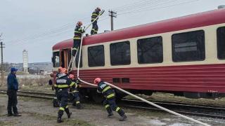 Incendiu la un tren care circula pe ruta Iaşi-Hârlău: 20 de persoane s-au autoevacuat