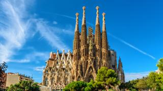 Când va fi gata Bazilica Sagrada Familia din Barcelona. Este considerată una dintre minunile lumii moderne