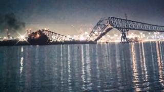 Podul Francis Scott Key din Baltimore s-a prăbuşit, după ce a fost lovit de o navă cargo. Momentul, filmat