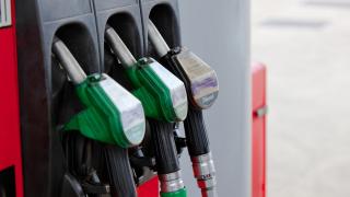 Care sunt preţurile la carburanţi astăzi, 27 martie 2024. Preţul la benzină continuă să crească