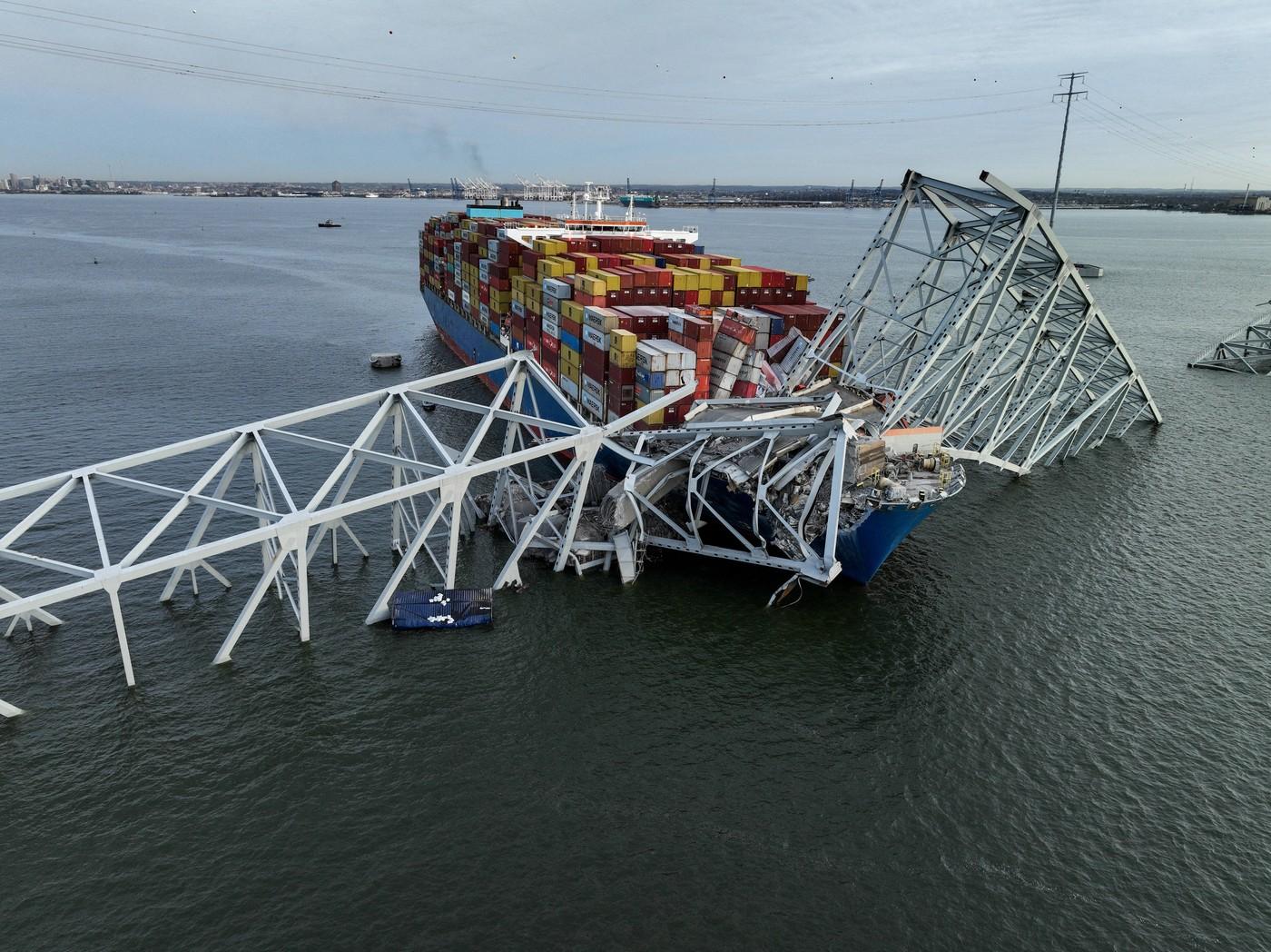 Podul prăbuşit în Baltimore: Șase persoane, presupuse moarte. Blackout total la bordul navei înainte de impact