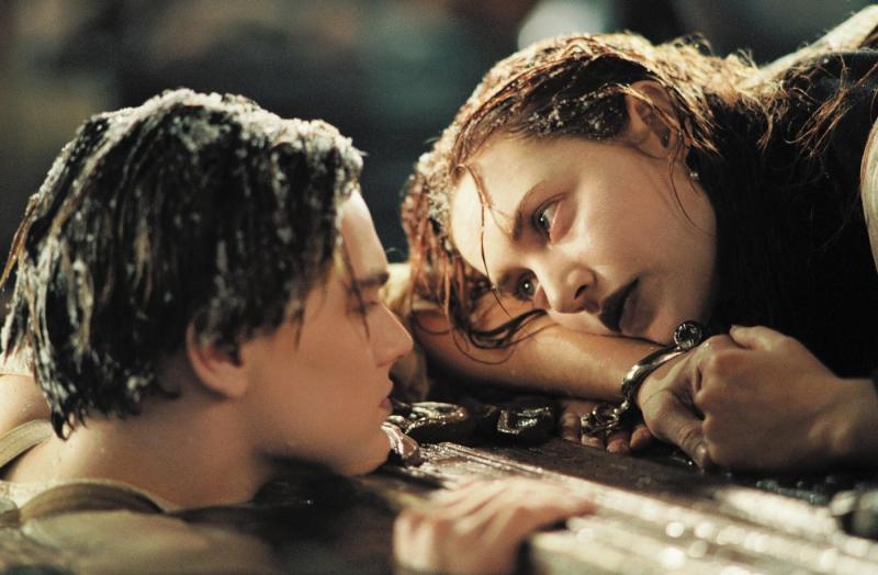 Bucată de lemn, vândută cu 700.000 de dolari. Este "uşa" pe care nu au putut să încapă Leonardo Di Caprio şi Kate Winslet în Titanic