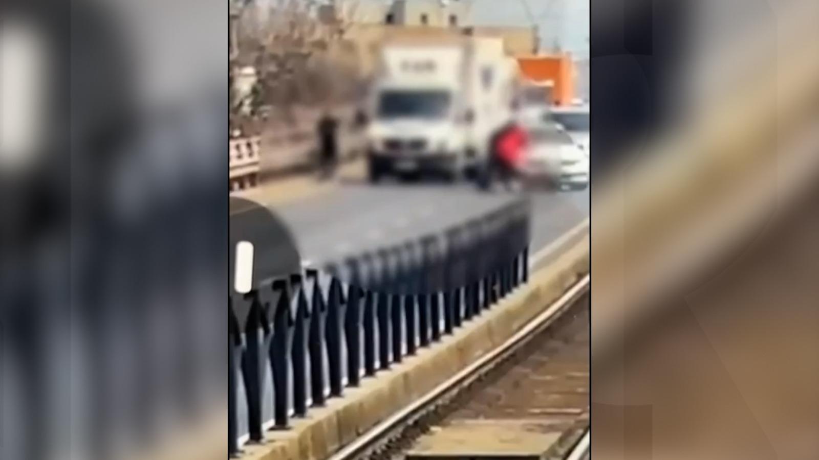 Soţii călcaţi de un şofer pe Podul Grant povestesc scandalul. "Mă rugam la Dumnezeu să nu crăp"