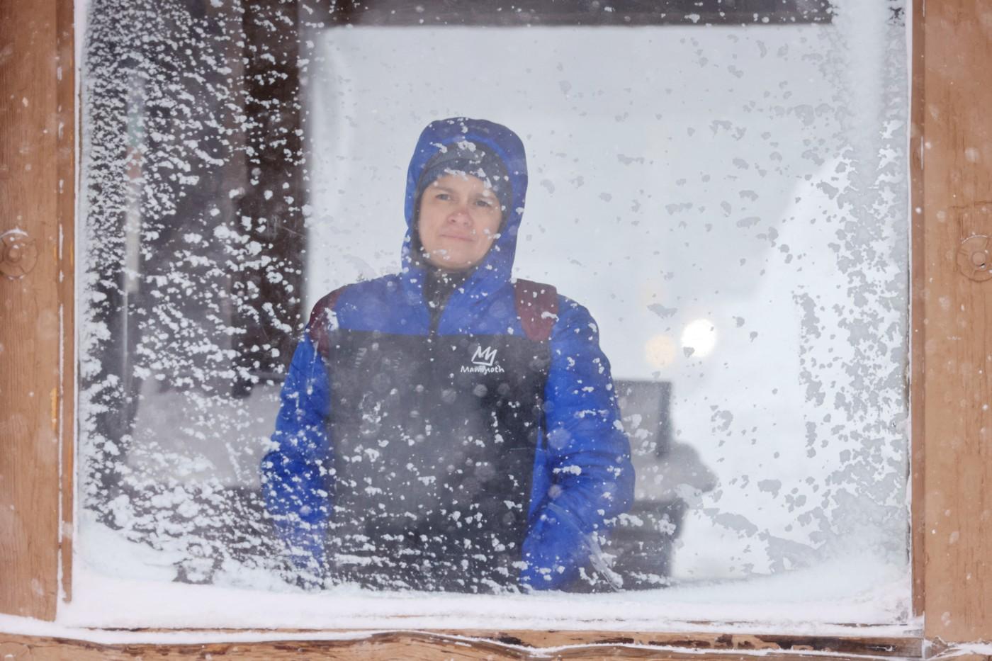 Furtună de zăpadă cu rafale de 300 km/h în California şi Nevada. Peste 50.000 de americani au rămas fără curent electric