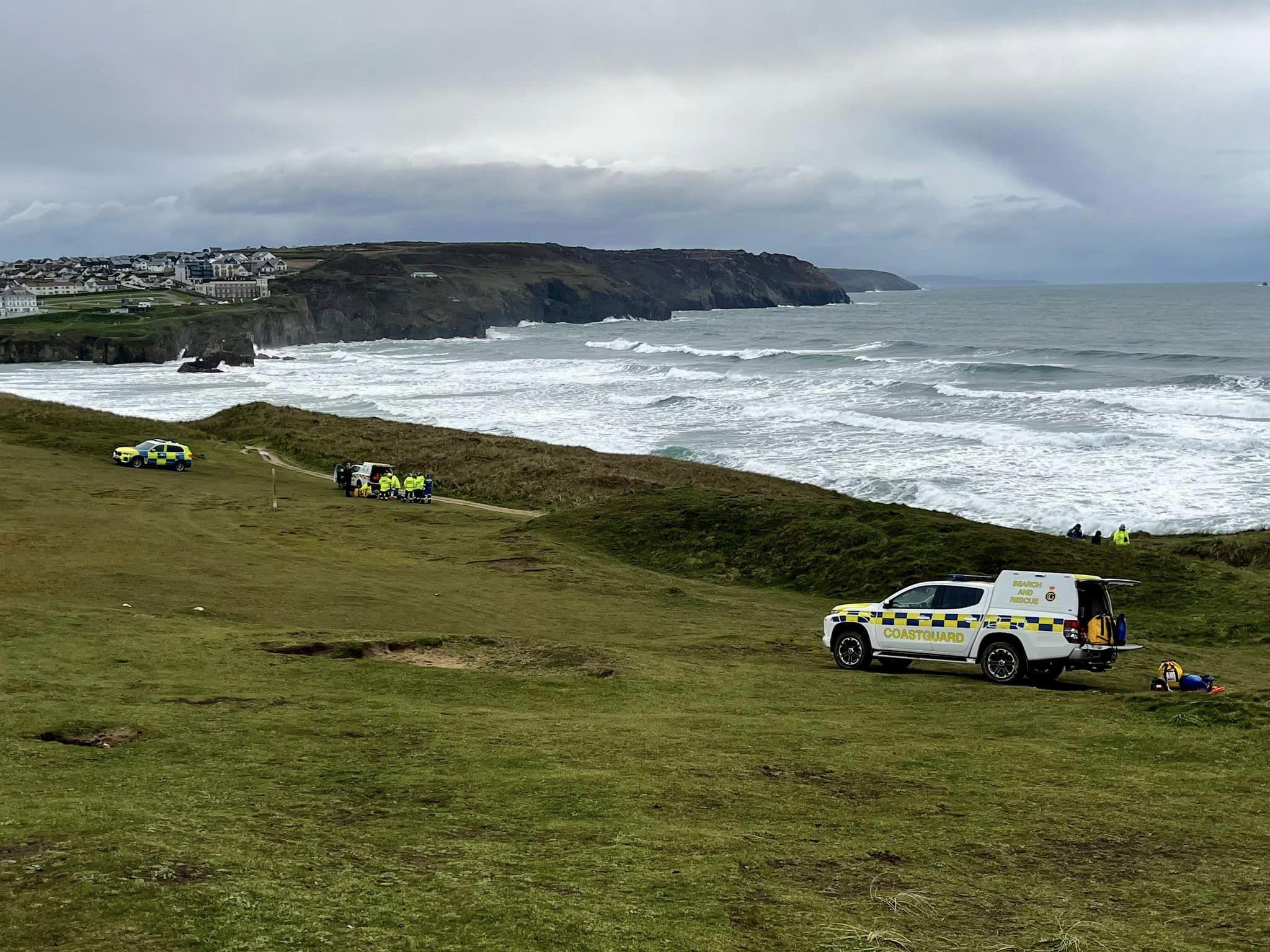 Un naufragiat şi-a aruncat în mare câinele ca să urce într-un elicopter de salvare, în UK. Animalul a fost lăsat să moară, deşi a fost găsit