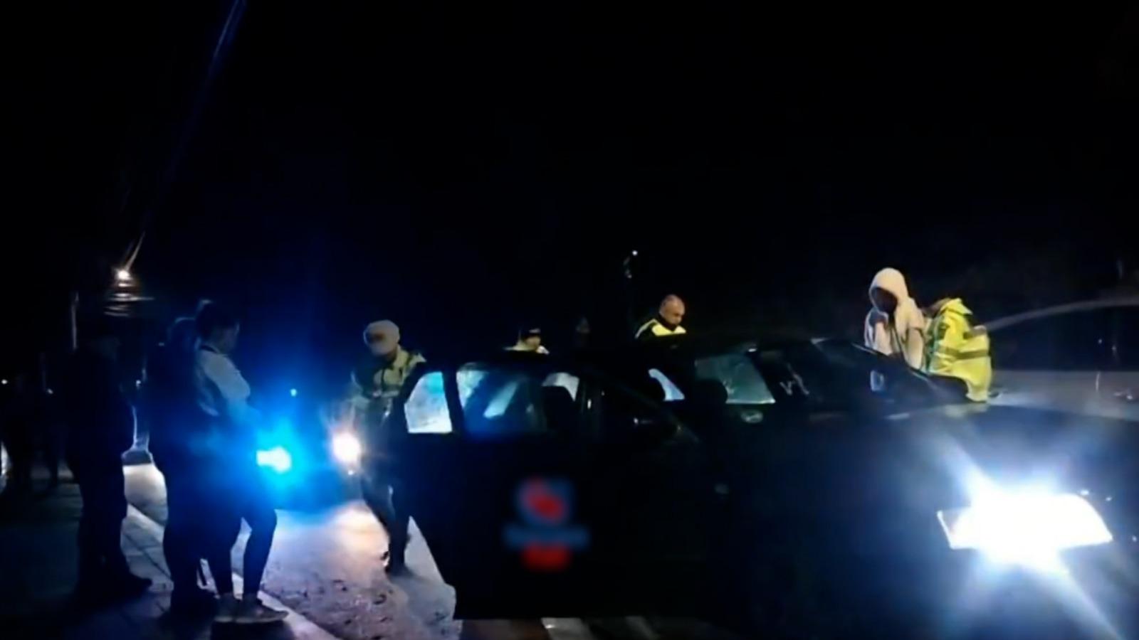 Cursă nebună, cu focuri de armă, pe urmele unui șofer de ocazie. Teribilistul din Suceava a fost prins abia în afara orașului