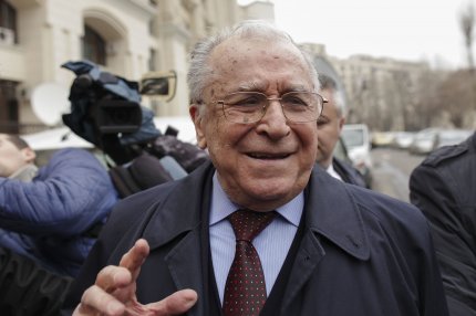 Ion Iliescu, amuzat de glumele pe seama lui: "E internetul plin: că speranţa moare penultima sau că am fost văzut la bancă, pentru un credit pe 30 de ani"