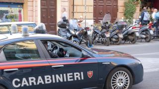 Om de afaceri italian, bătut până la leșin și jefuit de un grup de români îmbrăcați în carabinieri. "Mi-au pus un pistol în gură ca să nu țip"