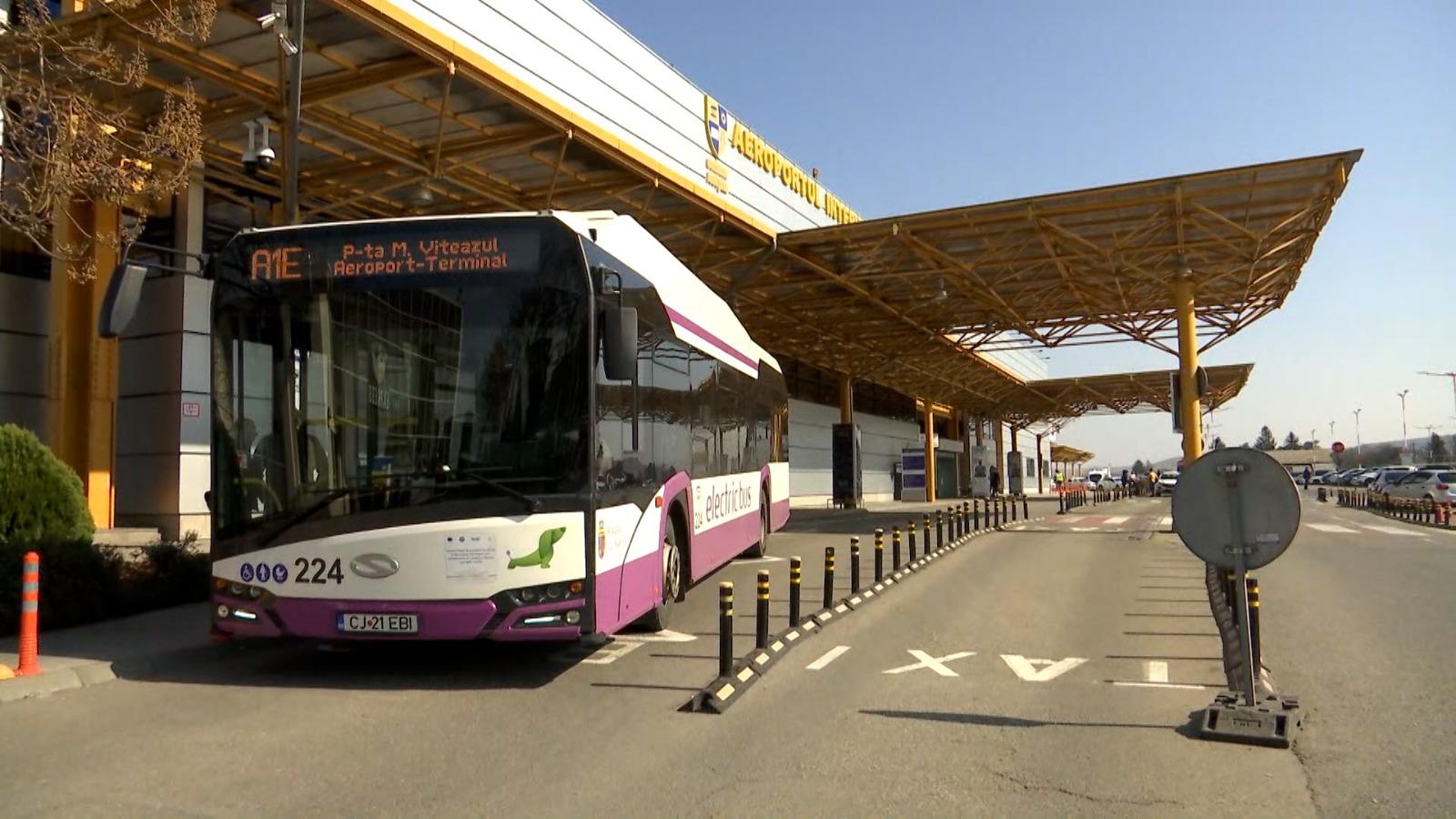 Luni de zile, clujenii au cerut o linie de autobuz spre aeroport. Acum, însă, circulă aproape gol. Care este explicaţia