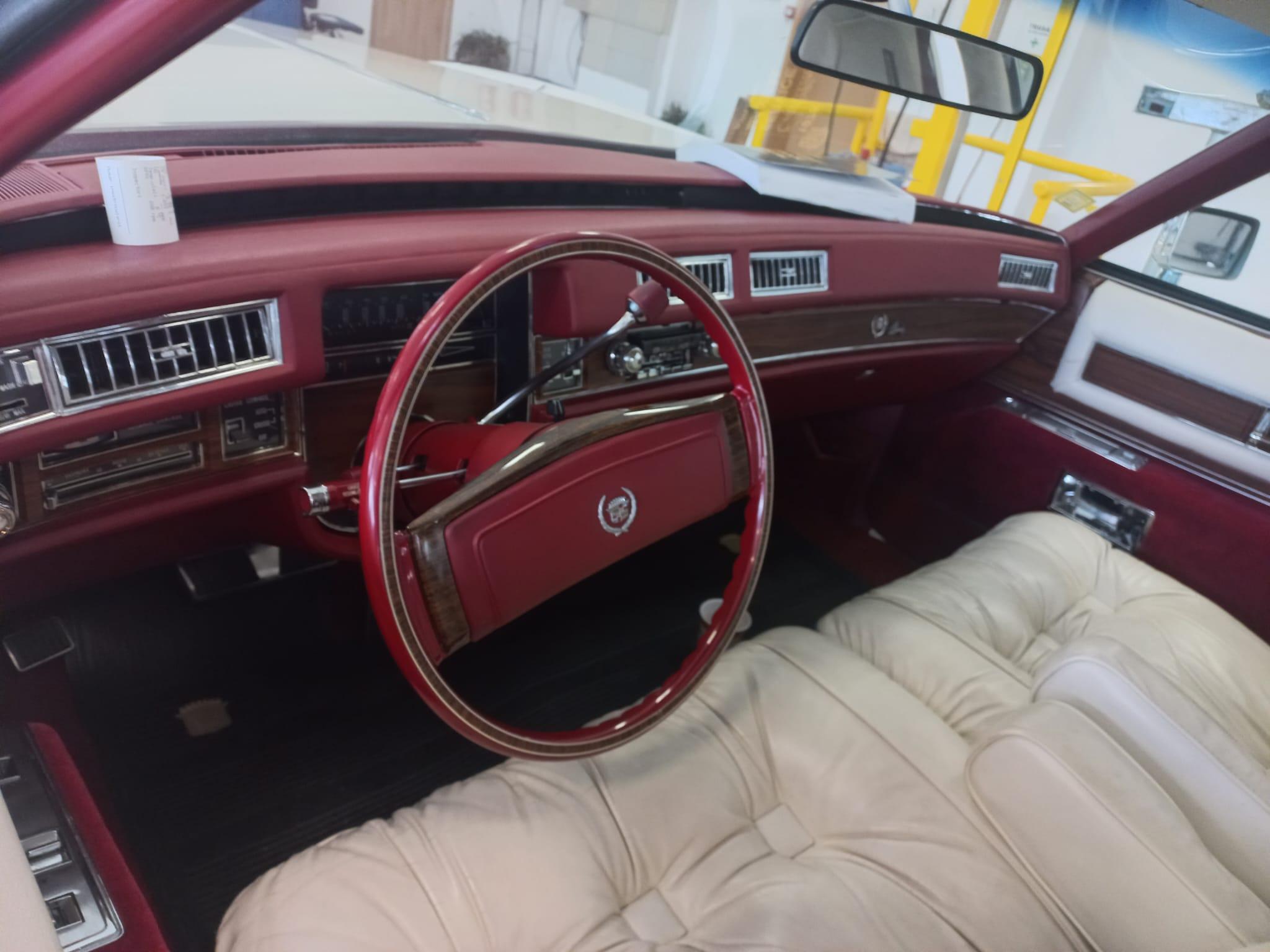 Un român a făcut furori cu un Cadillac Eldorado Biarritz din 1978 la RAR. "Glumele cu sufrageria pe roți au un sâmbure de adevăr"