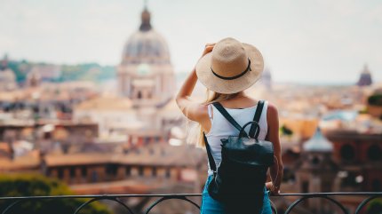 În ce orașe din Europa preferă româncele să călătorească. Cât cheltuie turistele într-o vacanță sau city break