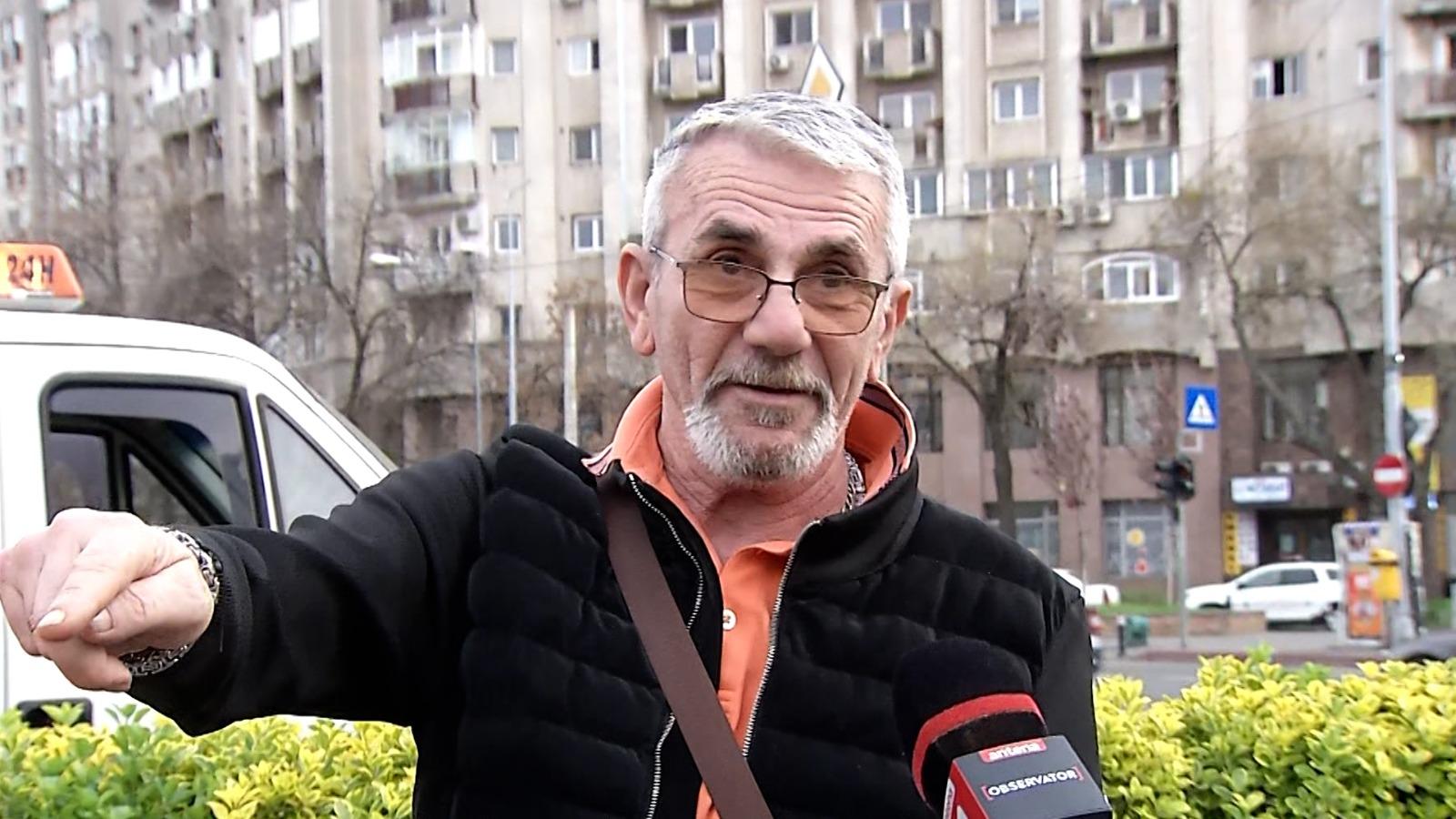 "Cădea ambulanţa peste el". Un şofer nu a ţinut cont de semafor şi a răsturnat o salvare în Bucureşti. Martorii au sărit să scoată răniţii din maşini