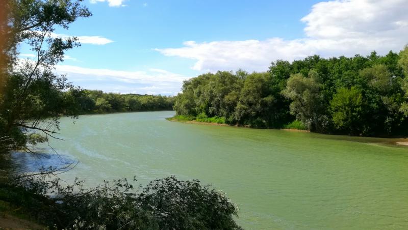 Doi ucraineni au fost găsiți într-un canal de irigaţii, în timp ce încercau să traverseze înot Prutul