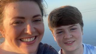Cele 5 cuvinte sfâşietoare trimise de un băiat de 13 ani mamei sale, înainte să-şi ia viaţa. Este ultimul mesaj al copilului din UK