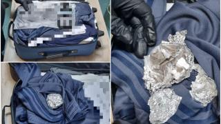 Heroină adusă din Germania, printre haine, găsită de polițiștii din Iași. Două persoane, reținute