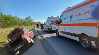 Accident grav pe E85 în Vrancea. O tânără şoferiţă a ajuns cu maşina într-un şanţ de beton. Doi copii se aflau în vehicul