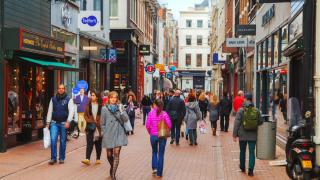 Cum luptă Amsterdamul împotriva turismului excesiv. În capitala olandeză nu se mai pot construi hoteluri noi