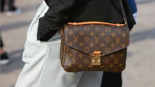 Vânzările de produse de lux ale companiei care deține Louis Vuitton au depăşit exporturile agricole în Franța