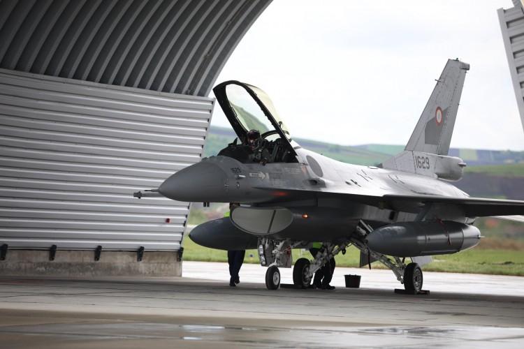 Trei aeronave F-16 cumpărate din Norvegia au ajuns la Câmpia Turzii. Forţele Aeriene au în dotare 20 de aeronave F-16