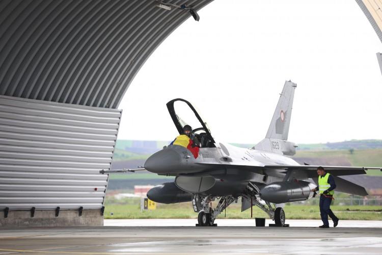 Trei aeronave F-16 cumpărate din Norvegia au ajuns la Câmpia Turzii. Forţele Aeriene au în dotare 20 de aeronave F-16