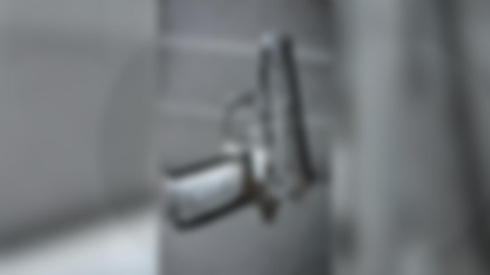 Un tânăr a semănat teroare la Pediatria din Ploieşti, după ce a intrat în unitate cu un pistol fals. Ce era de fapt arma