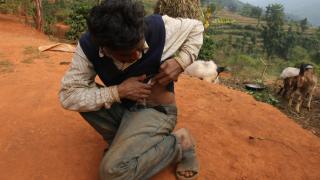 În "Valea rinichilor" din Nepal, localnicii au fost nevoiţi să-şi vândă un organ din cauza sărăciei. Au fost păcăliţi că le va creşte la loc