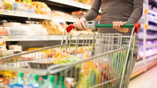 Doar 33% dintre români şi-ar dori ca supermarketurile să fie închise în weekend. Piaţa rămâne locul preferat de cumpărături