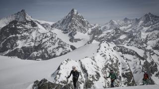 Trei schiori au murit îngropaţi de vii sub zăpadă, după o avalanşă puternică într-una dintre cele mai cunoscute staţiuni din Elveţia